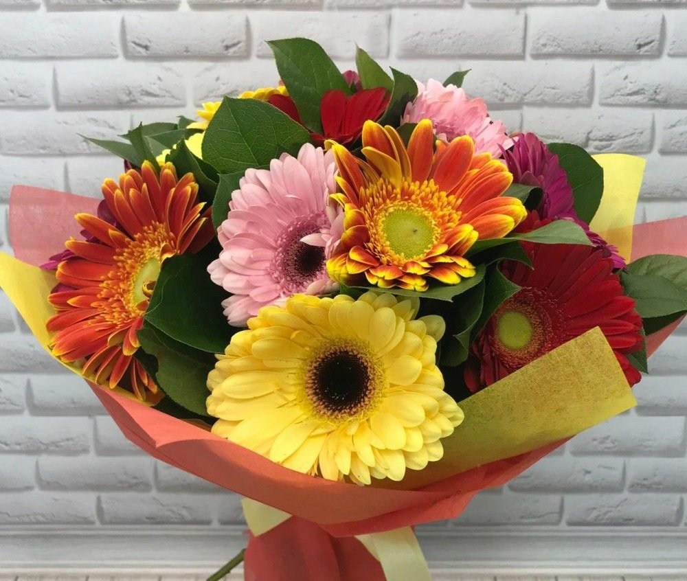 Букет цветов из: Герберы в Ливенке Воронежской области