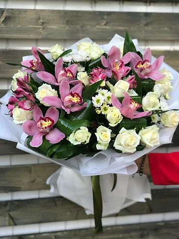 Букет цветов из: Розы и Хризантемы в Ливенке Воронежской области