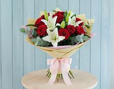 Букет цветов из:  Лилии и Розы в Ливенке Воронежской области