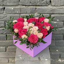 Цветочная композиция из Розы в коробке в Ливенке Воронежской области