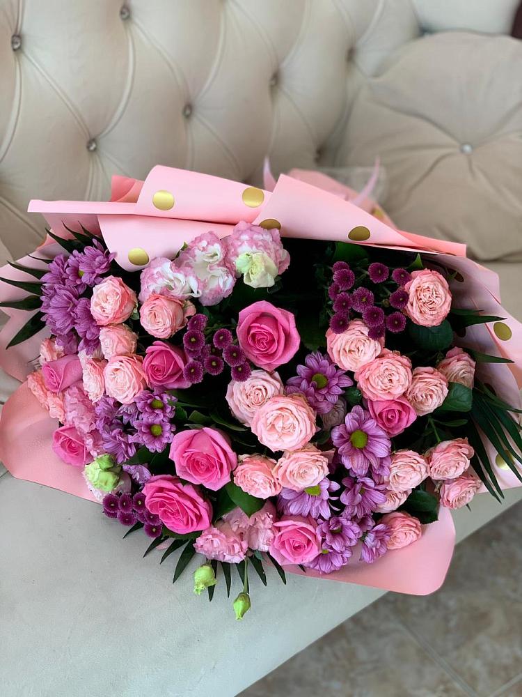 Букет цветов из: Хризантемы, Розы и Лизиантусы в Ливенке Воронежской области