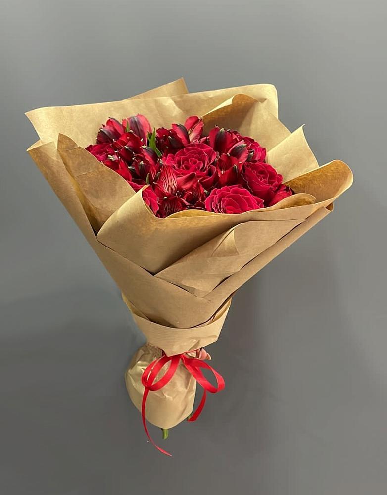 Букет цветов из: Альстромерии и Розы в Ливенке Воронежской области