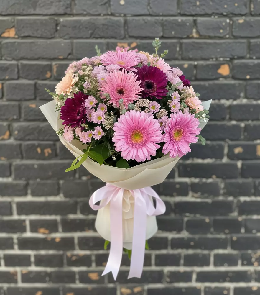 Букет цветов из: Герберы и Хризантемы в Ливенке Воронежской области