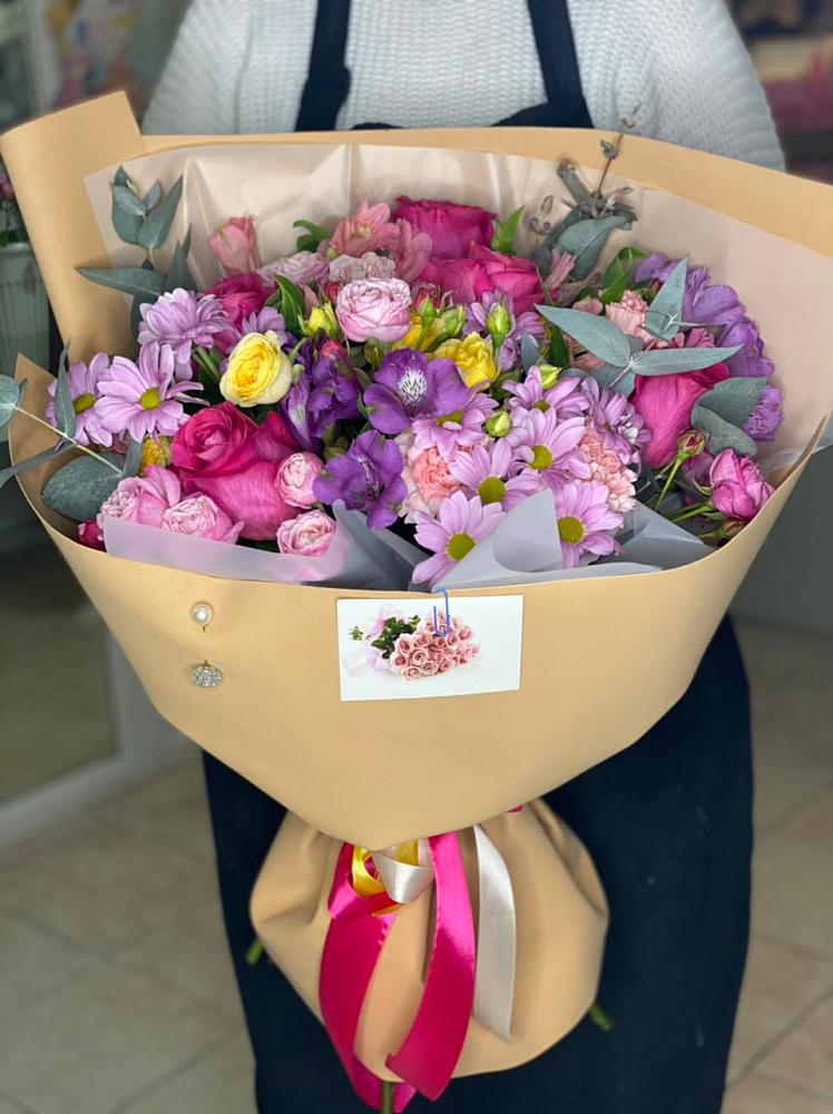 Букет цветов из: Хризантемы, Гвоздики и Альстромерии в Ливенке Воронежской области