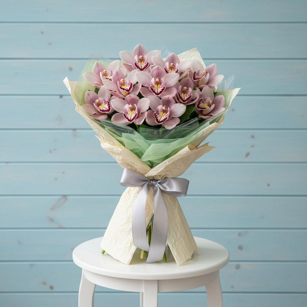 Букет цветов из: Орхидеи и Розы в Ливенке Воронежской области