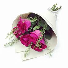 Букет цветов из:  Розы в Ливенке Воронежской области