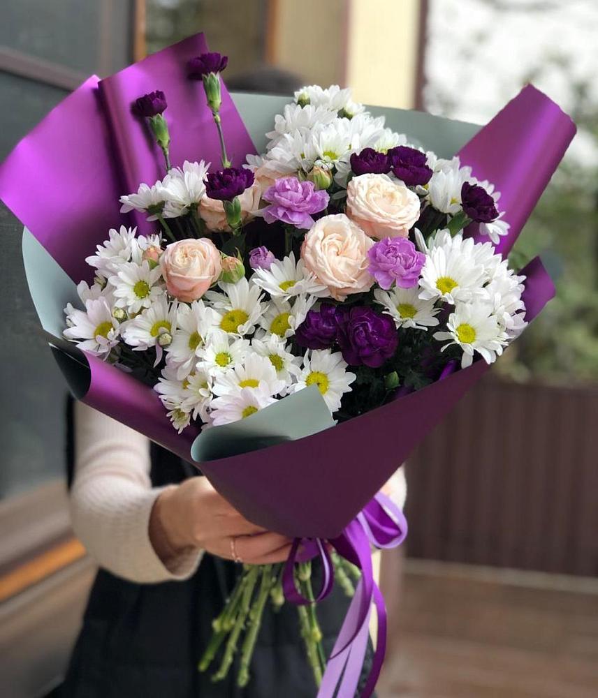 Букет цветов из: Хризантемы, Гвоздики и Розы в Ливенке Воронежской области