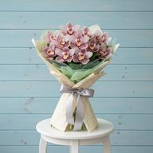 Букет цветов из:  Орхидеи и Розы в Ливенке Воронежской области