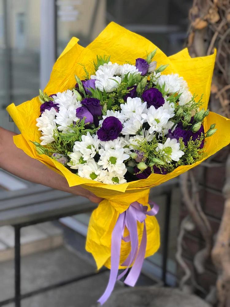 Букет цветов из: Ирисы, Хризантемы и Ромашки в Ливенке Воронежской области