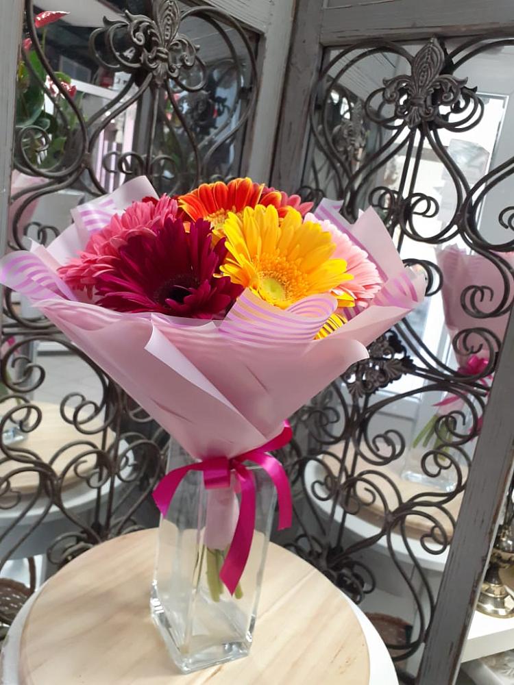 Букет цветов из: Герберы в Ливенке Воронежской области