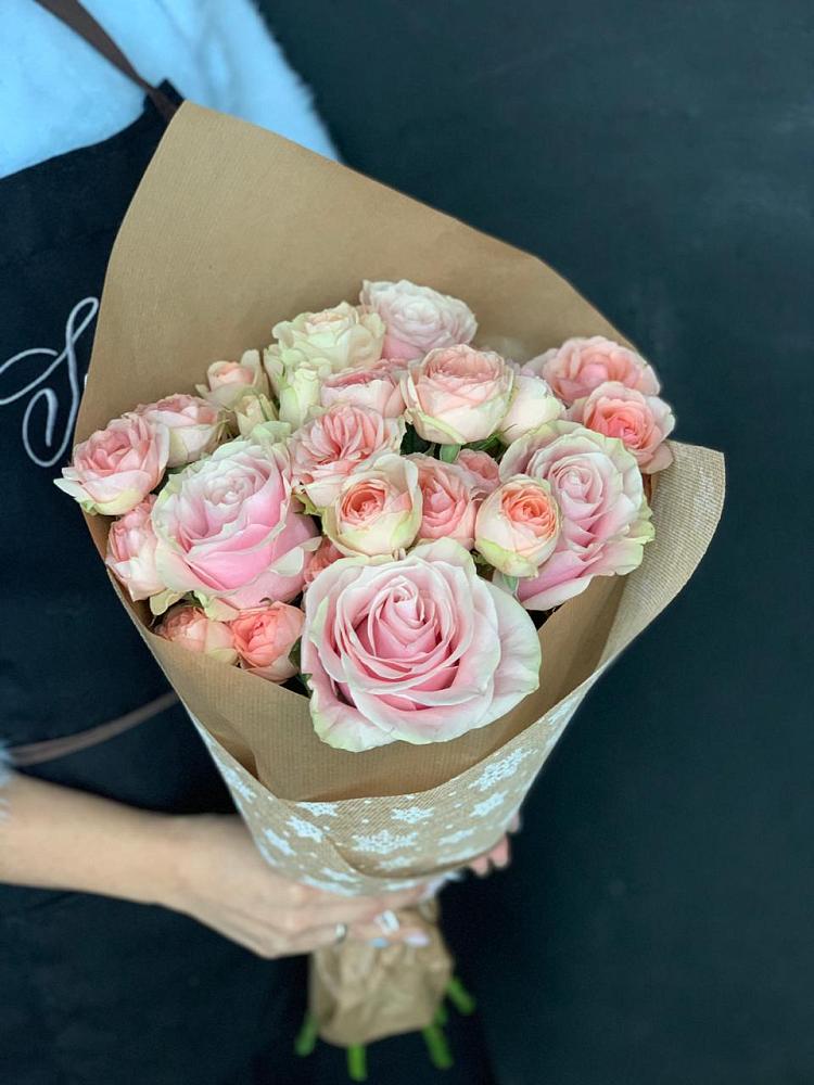 Букет цветов из: Хризантемы и Розы в Ливенке Воронежской области