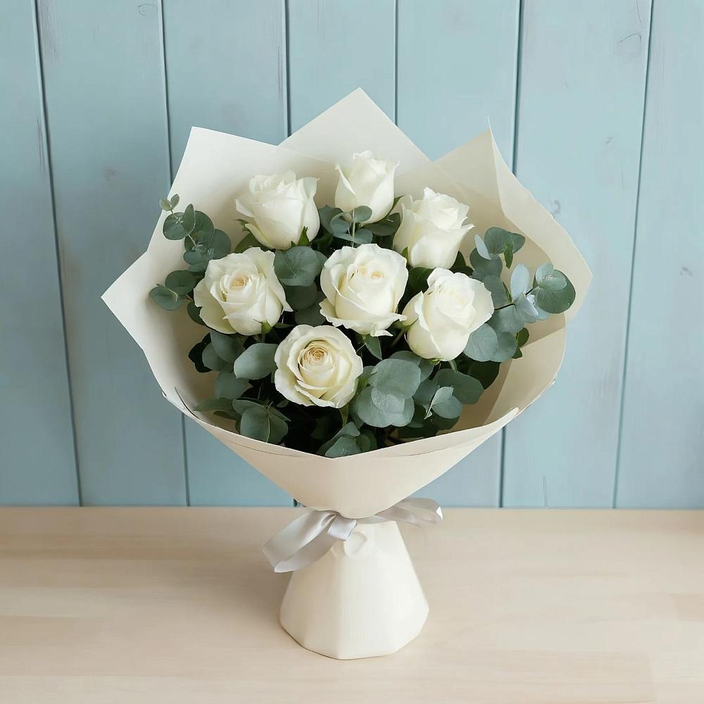Букет Белые розы в Эвкалипте в Ливенке Воронежской области