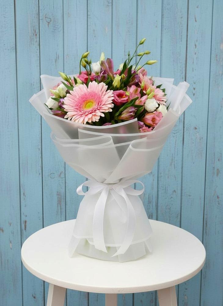 Букет цветов из: Герберы, Альстромерии и Лизиантусы в Ливенке Воронежской области