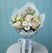 Букет цветов из:  Розы и Лизиантусы в Ливенке Воронежской области
