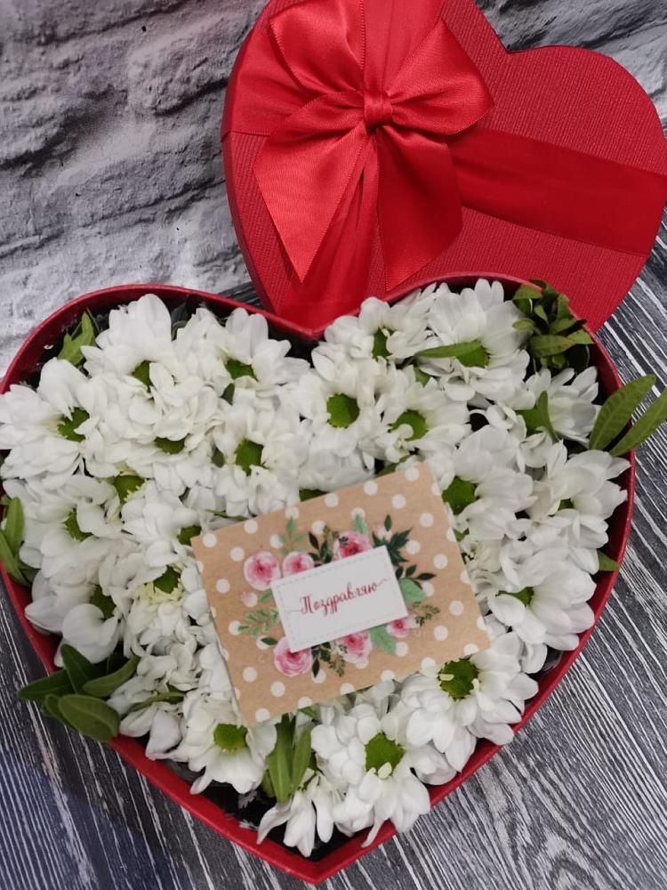 Цветочная композиция из Хризантемы в виде сердца в Ливенке Воронежской области