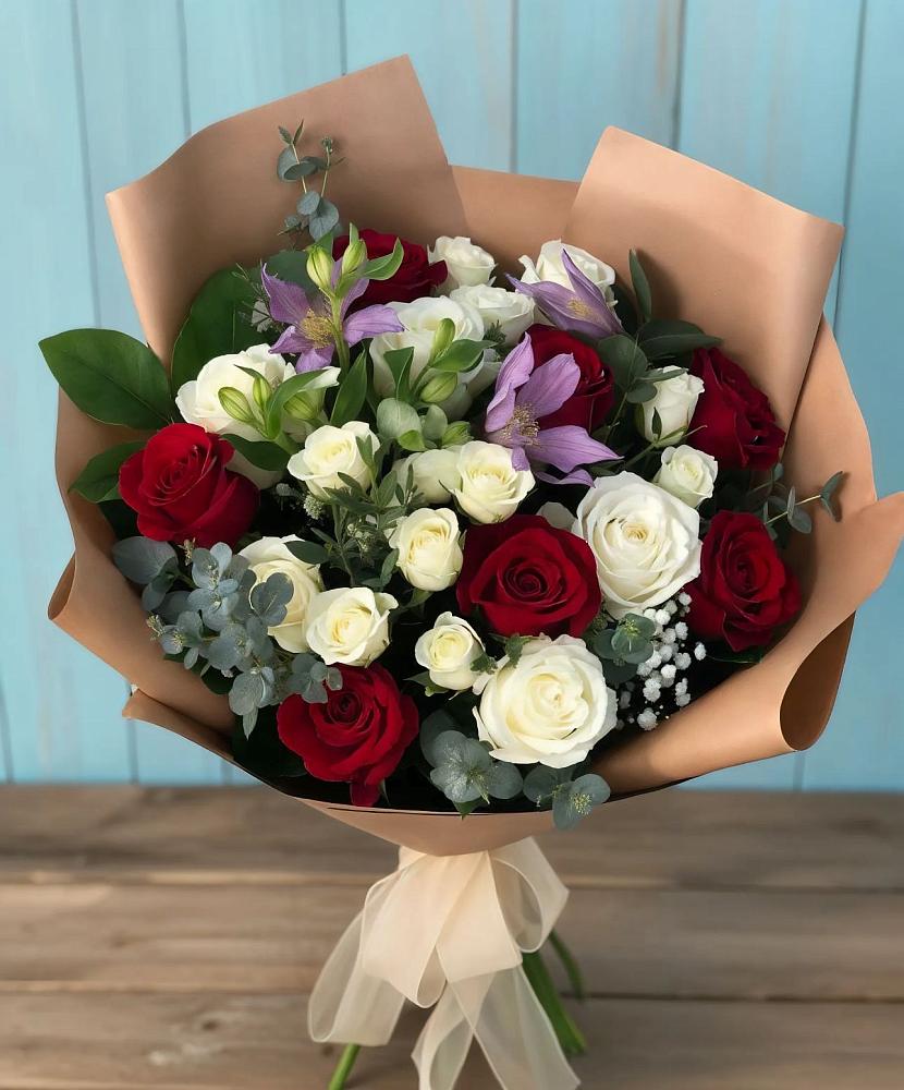 Букет цветов из: Розы и Альстромерии в Ливенке Воронежской области