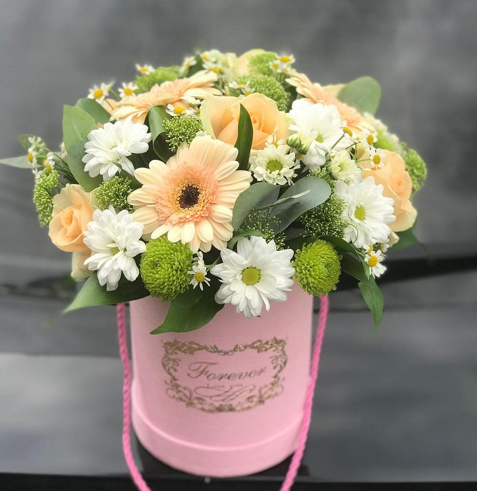 Цветочная композиция из Розы, Герберы и Хризантемы в шляпной коробке в Ливенке Воронежской области