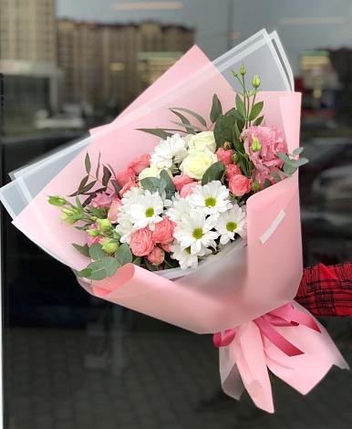 Букет цветов из: Розы, Лизиантусы и Хризантемы в Ливенке Воронежской области