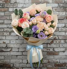 Букет цветов из:  Розы, Лизиантусы и Гвоздики в Ливенке Воронежской области