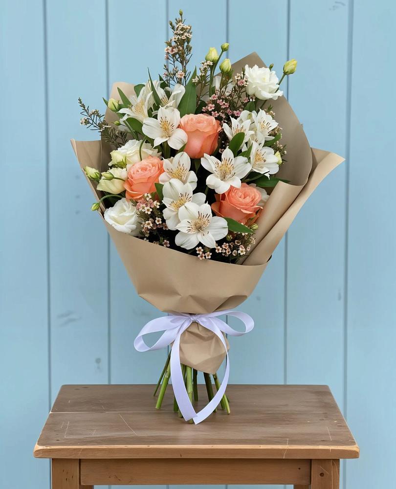 Букет цветов из: Альстромерии, Лизиантусы, Розы и Хризантемы в Ливенке Воронежской области