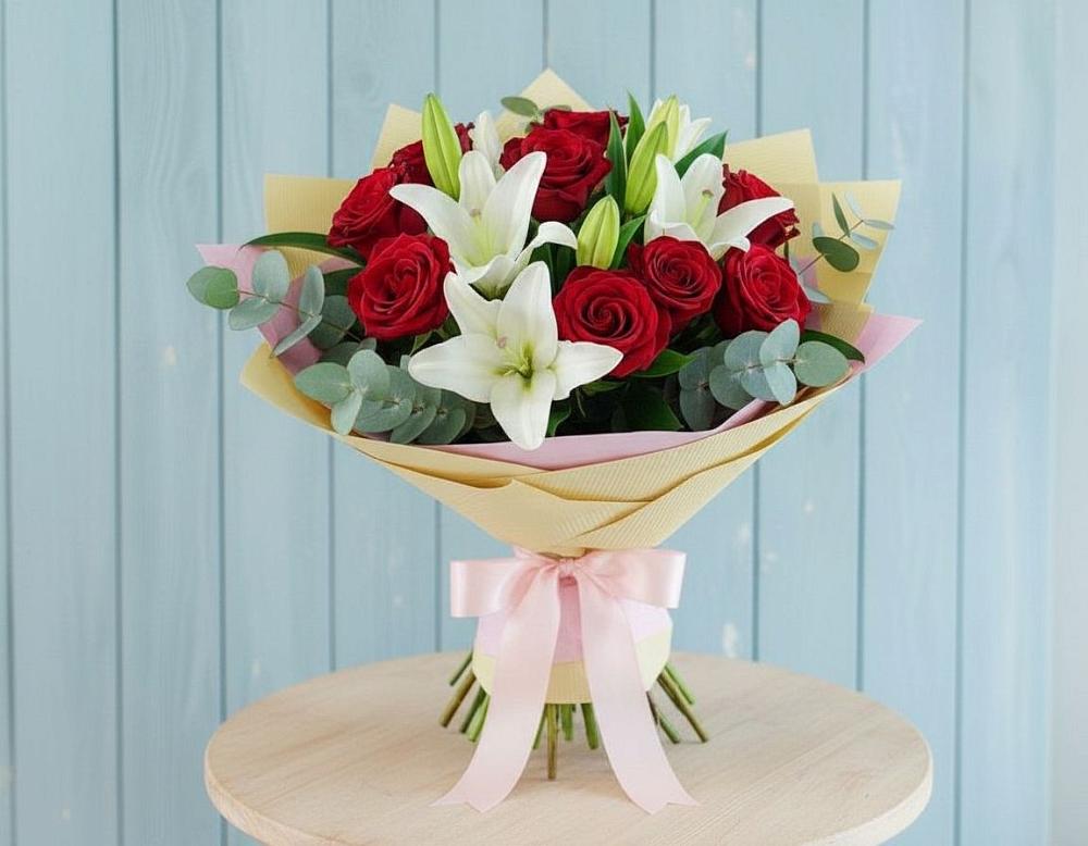 Букет цветов из: Лилии и Розы в Ливенке Воронежской области